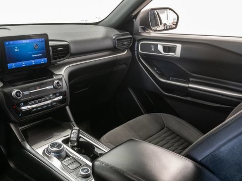 Used 2020 Ford Explorer XLT w/ Comfort Package AWD/4WD image 11