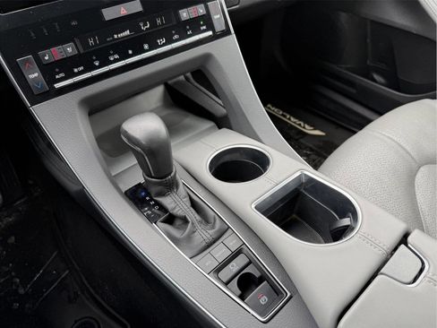 Used 2019 Toyota Avalon Limited image 20