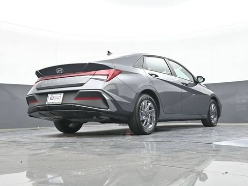 Used 2025 Hyundai Elantra Hybrid FWD image 47