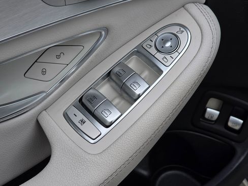 Used 2016 Mercedes-Benz C 350e Sedan w/ Multimedia Package image 23