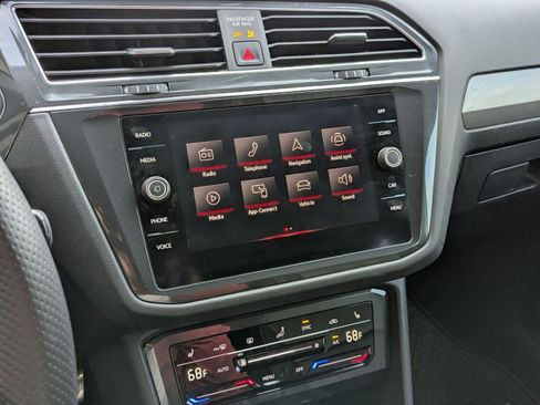 Used 2022 Volkswagen Tiguan SE R-Line image 16