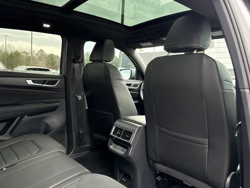 Used 2025 Volkswagen Atlas Cross Sport SEL image 18