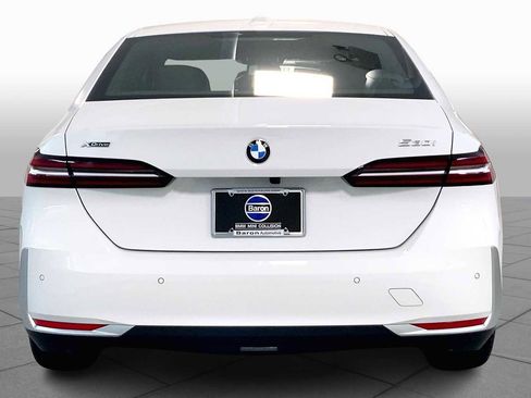New 2026 BMW 530i xDrive w/ Premium Package image 4