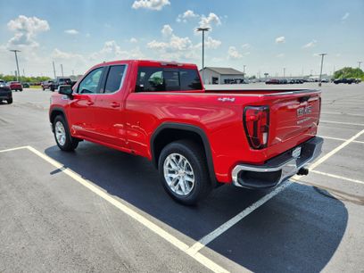 New 2025 GMC Sierra 1500 SLE w/ Preferred Package