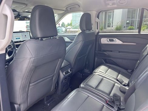 Used 2025 Ford Explorer Active w/ Active Comfort Package AWD/4WD image 14