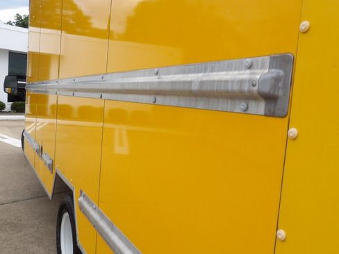 Used 2021 GMC Savana 3500 Extended w/ Power Convenience Package RWD image 12