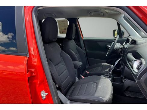 Used 2021 Jeep Renegade Latitude FWD image 47