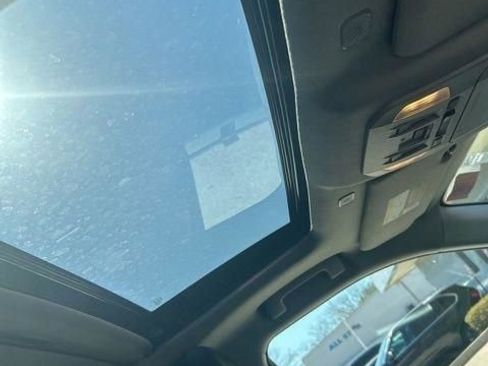 Used 2025 Toyota Highlander XLE image 25