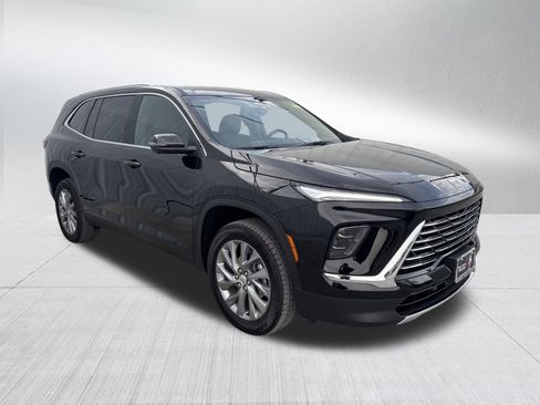 Used 2025 Buick Enclave Preferred image 3