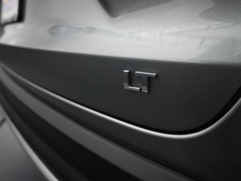 Used 2025 Chevrolet Trax LT w/ Sunroof Package image 34