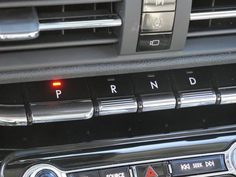 Used 2020 Lincoln Corsair Reserve w/ Elements Package image 25