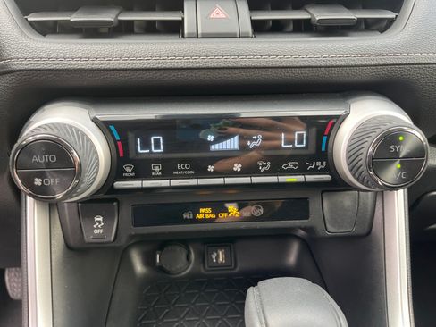 Used 2025 Toyota RAV4 LE AWD/4WD image 22