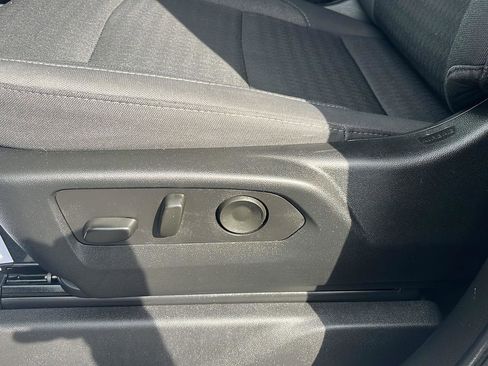 Used 2025 Chevrolet Silverado 2500 Custom w/ Custom Value Package image 20