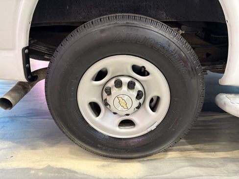 Used 2022 Chevrolet Express 2500 w/ Driver Convenience Package image 14