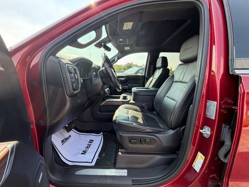 Used 2019 Chevrolet Silverado 1500 High Country w/ Technology Package AWD/4WD image 2