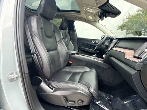 Certified 2024 Volvo XC60 B5 Ultimate w/ Protection Package Premier AWD/4WD image 27