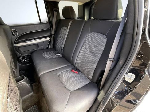Used 2010 Chevrolet HHR LT image 25