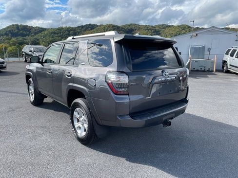 Used 2018 Toyota 4Runner SR5 image 6