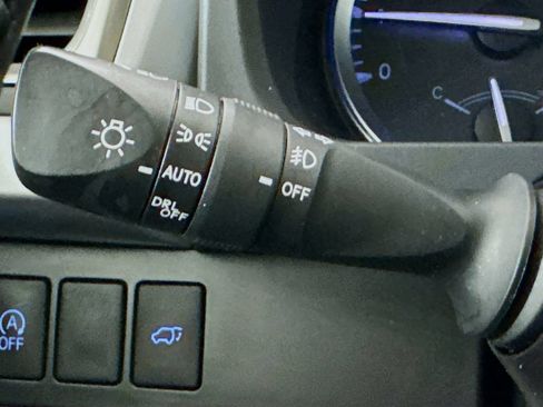 Used 2018 Toyota Highlander XLE FWD image 13