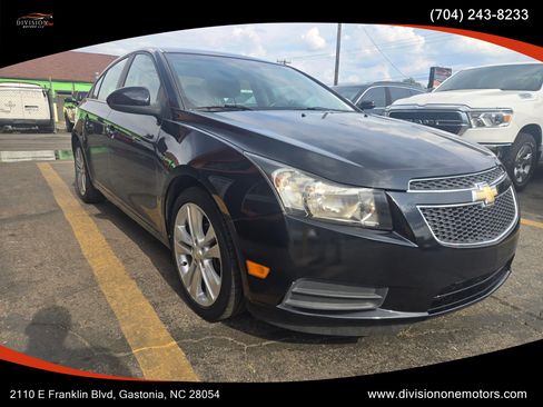 Used 2011 Chevrolet Cruze LTZ FWD image 3
