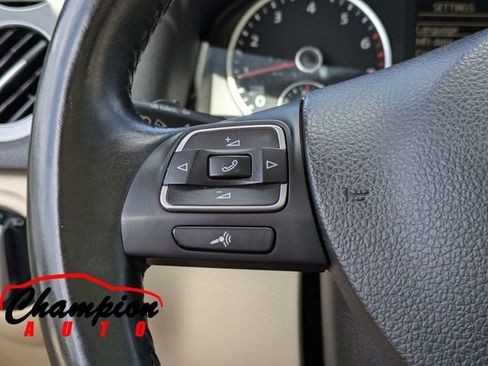 Used 2017 Volkswagen Tiguan SEL image 28