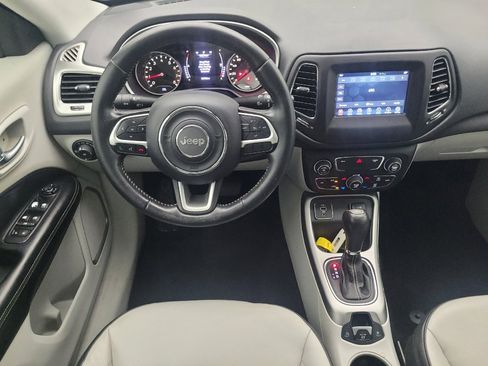 Used 2019 Jeep Compass Latitude FWD image 22