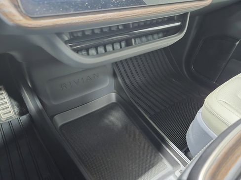 Used 2022 Rivian R1T Adventure image 27