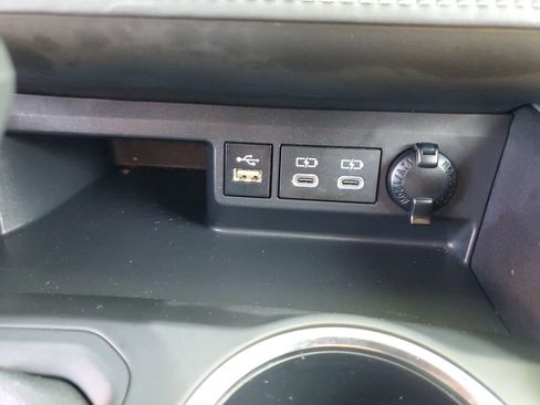 Used 2024 Toyota Highlander LE image 13