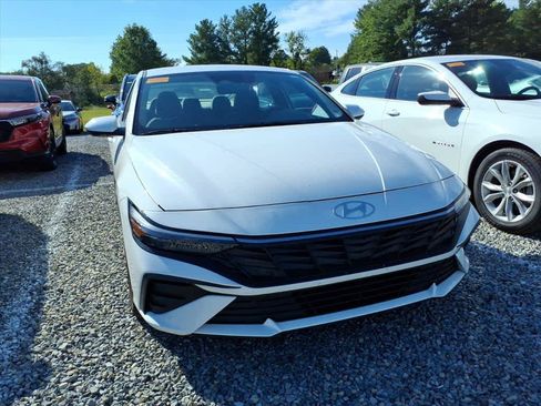 Used 2024 Hyundai Elantra SEL FWD image 11