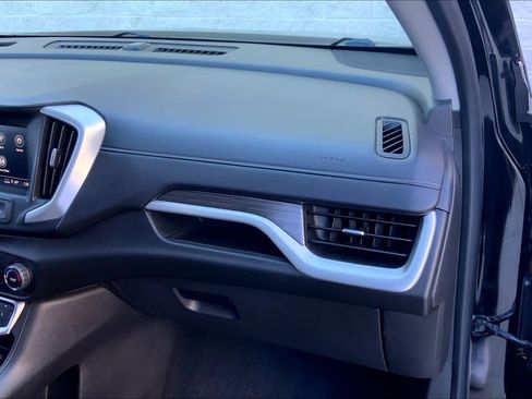 Used 2022 GMC Terrain SLE image 28