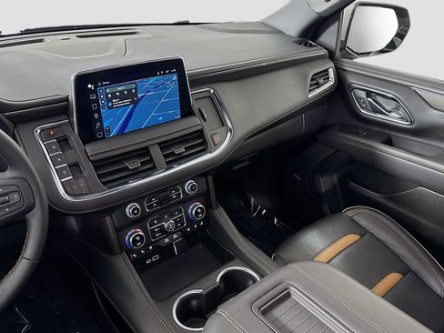 Used 2024 GMC Yukon XL AT4 w/ Technology Package image 28