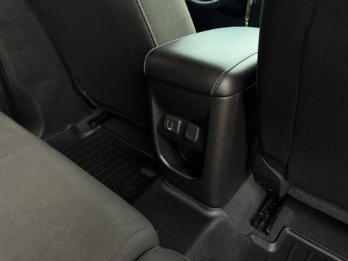 Used 2022 Chevrolet Colorado LT w/ LT Convenience Package AWD/4WD image 27