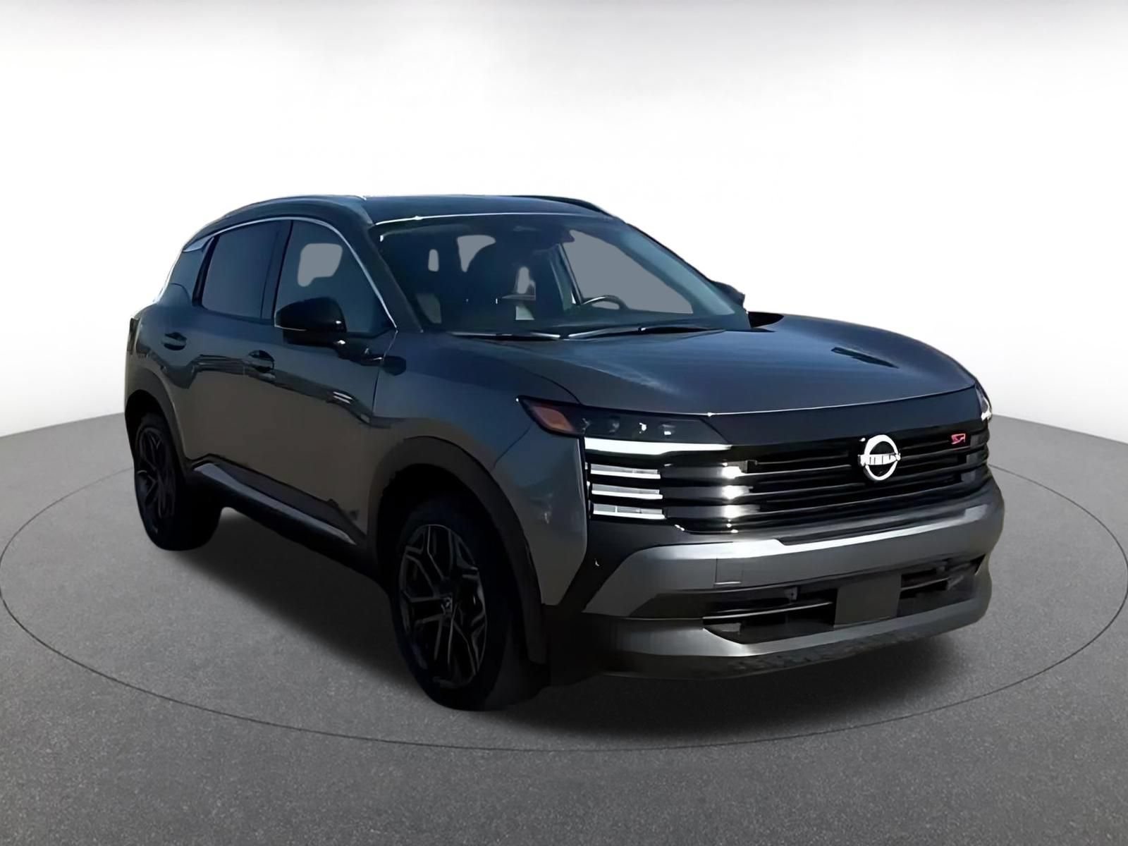Used 2026 Nissan Kicks SR FWD image 3