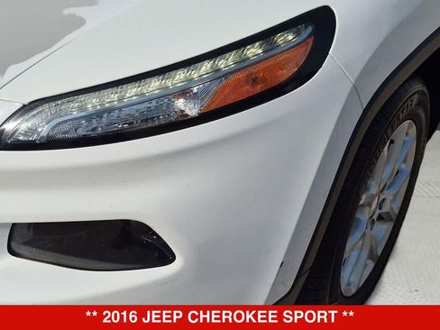 Used 2016 Jeep Cherokee Sport FWD image 10