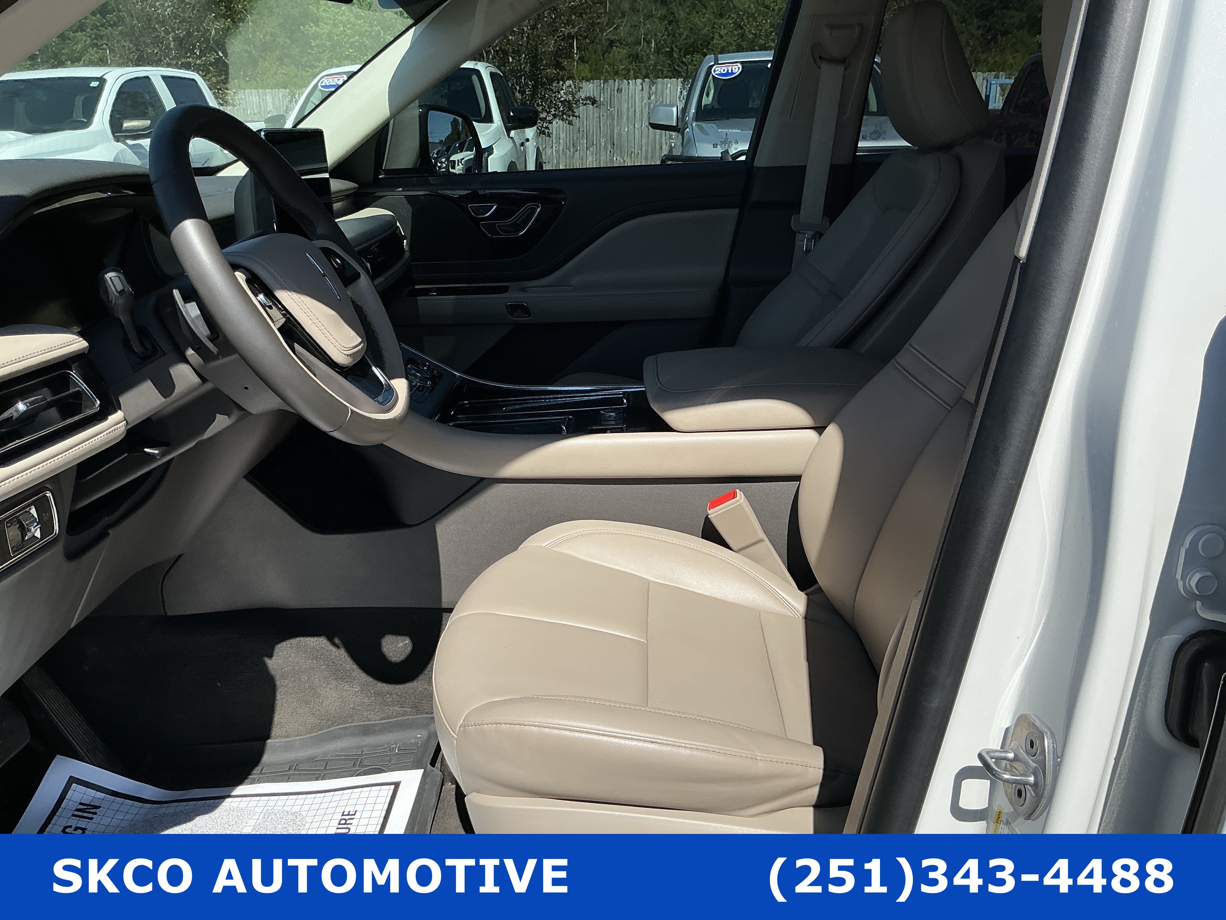 Used 2023 Lincoln Aviator 2WD w/ Premium Package image 11