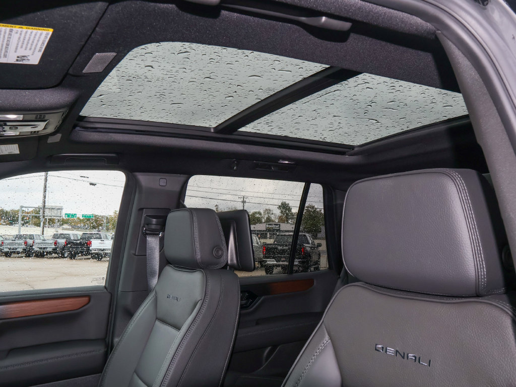 New 2026 GMC Yukon Denali w/ Denali Reserve Package AWD/4WD image 10