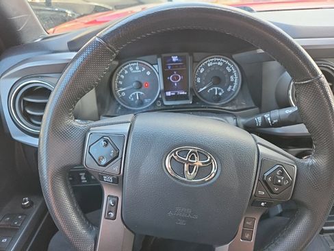 Used 2018 Toyota Tacoma TRD Off-Road w/ Technology Package AWD/4WD image 13
