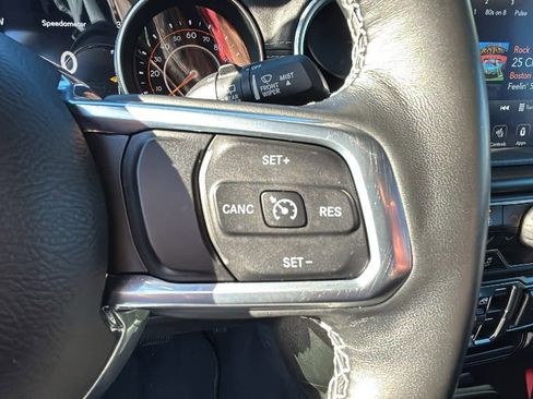 Used 2022 Jeep Wrangler Unlimited Sahara w/ Cold Weather Group image 17