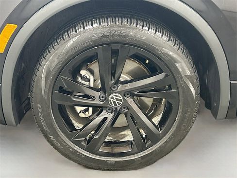 Used 2023 Volkswagen Tiguan SE R-Line image 30