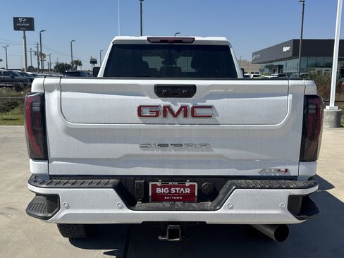 Used 2025 GMC Sierra 2500 AT4 image 11