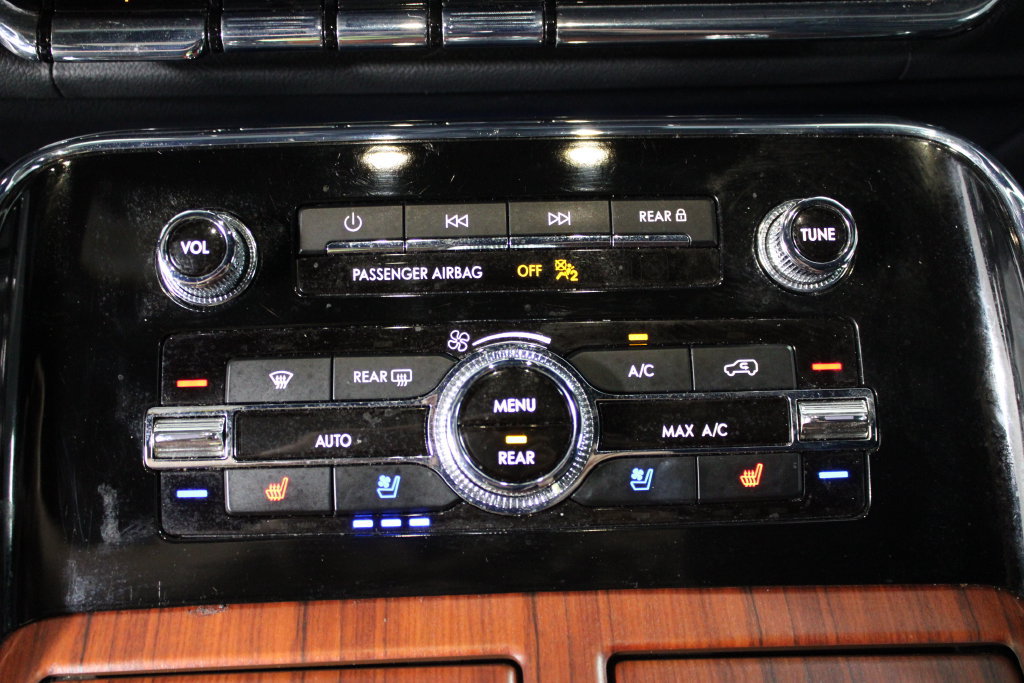 Used 2024 Lincoln Navigator Premiere AWD/4WD image 40