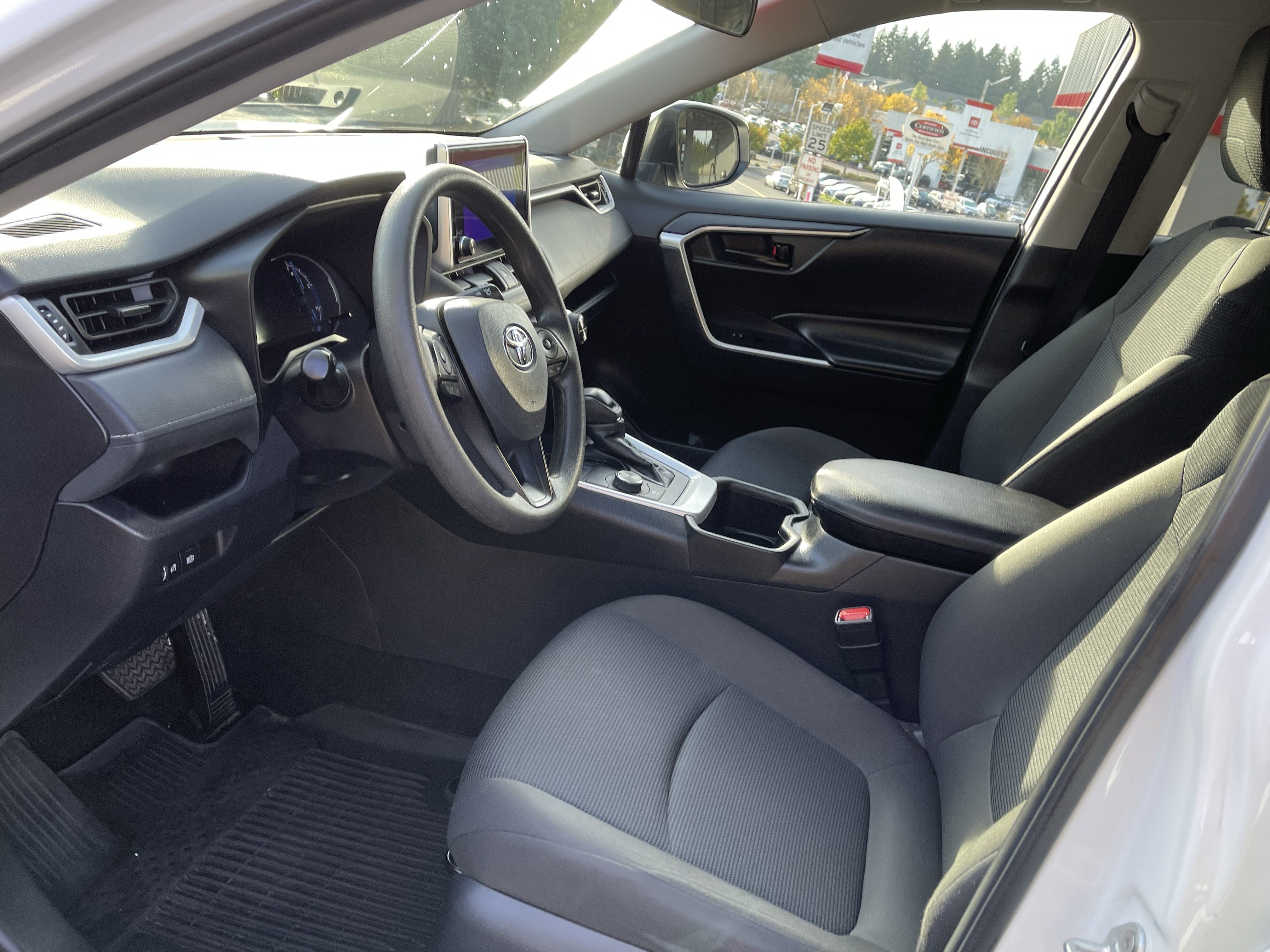 Certified 2024 Toyota RAV4 LE AWD/4WD image 9