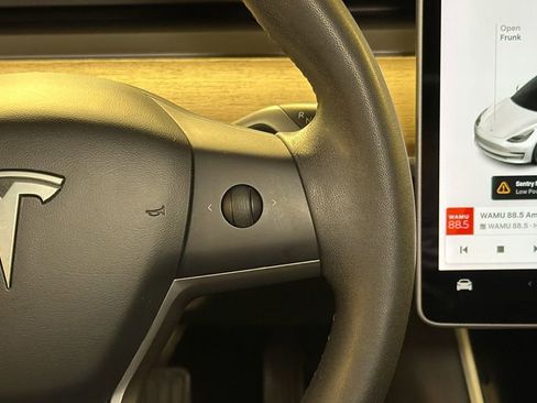 Used 2022 Tesla Model Y Performance image 16