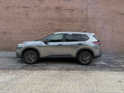 Used 2024 Nissan Rogue S AWD/4WD image 2