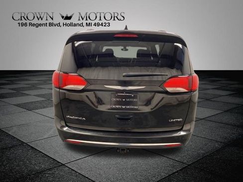 Used 2017 Chrysler Pacifica Limited w/ UConnect Theater Package image 5
