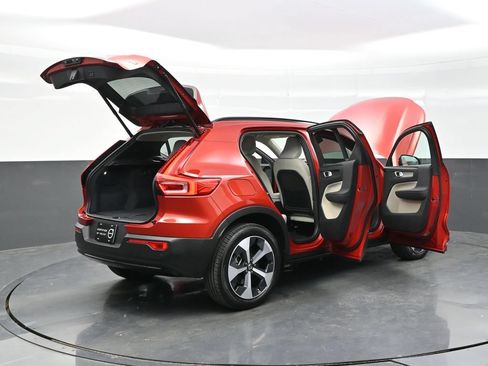 Used 2024 Volvo XC40 B5 Plus w/ Climate Package AWD/4WD image 46