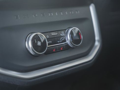 New 2025 Ford Expedition Platinum w/ Driver's Package image 47