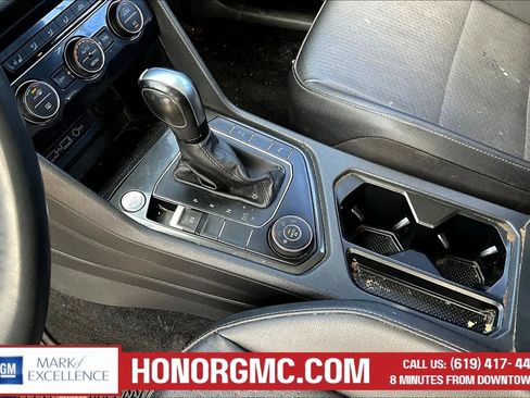 Used 2020 Volkswagen Tiguan SEL AWD/4WD image 18