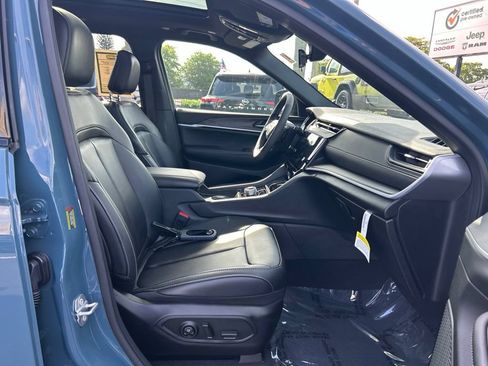 Used 2026 Jeep Grand Cherokee L Limited w/ Limited Altitude Package RWD image 24