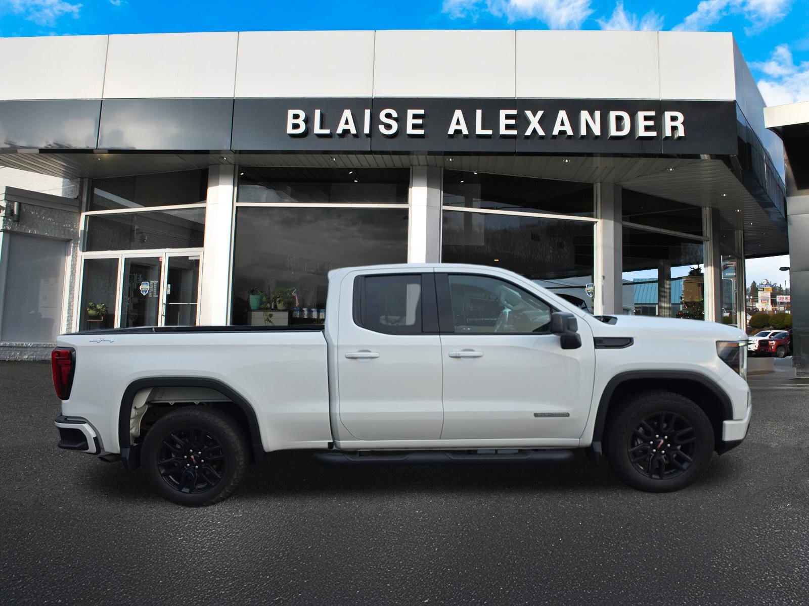 Used 2023 GMC Sierra 1500 Elevation AWD/4WD image 2